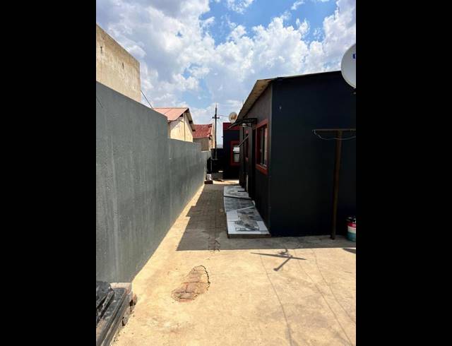 1 BEDROOM HOUSE FOR SALE IN NALEDI